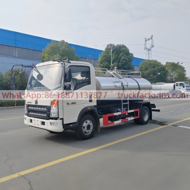 重汽豪沃4000L奶罐运输卡车