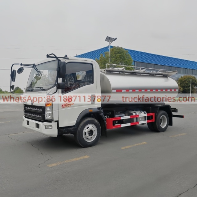 重汽5000L带泵奶罐运输卡车