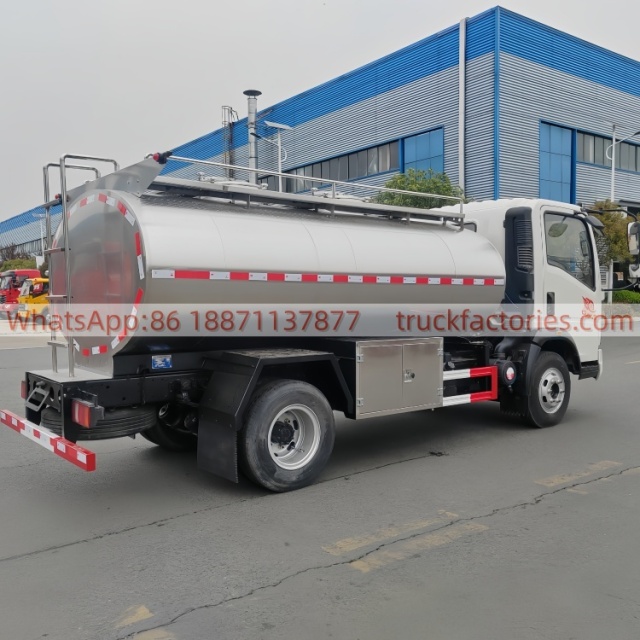 重汽5000L带泵奶罐运输卡车