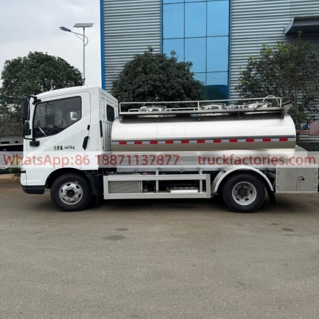 比亚迪5000L奶罐运输卡车