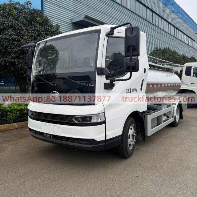 比亚迪5000L奶罐运输卡车