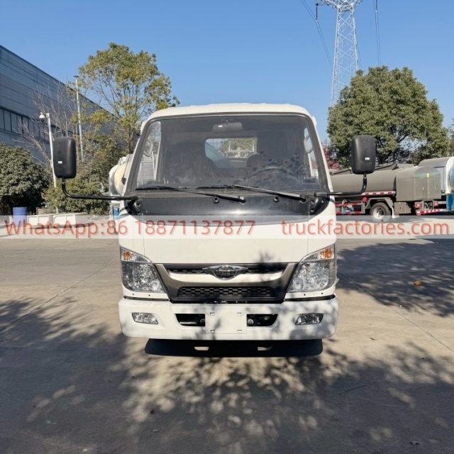 Foton 2000L Milk Tank Transport Truck, Food-grade Stainless Steel Fresh Milk Transport Vehicle