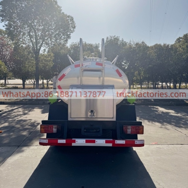 Foton 2000L Milk Tank Transport Truck, Food-grade Stainless Steel Fresh Milk Transport Vehicle