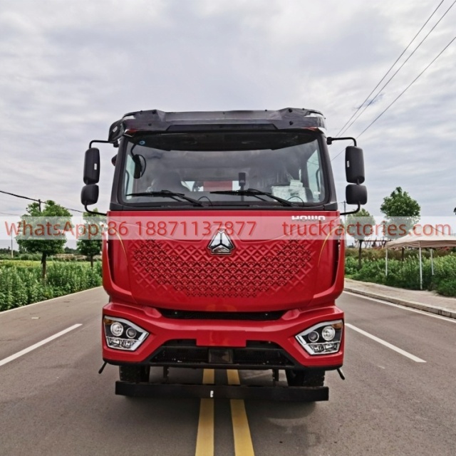 2.重汽豪沃后八轮14吨5节臂随车起重卡车