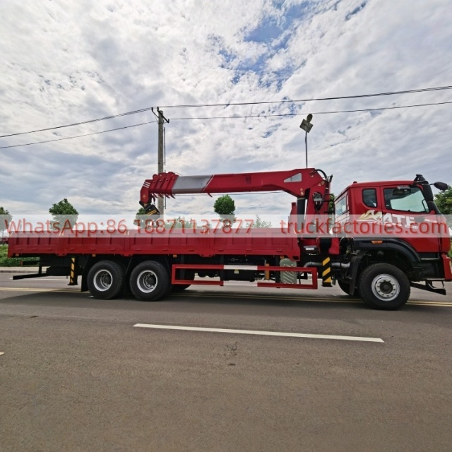 2.重汽豪沃后八轮14吨5节臂随车起重卡车