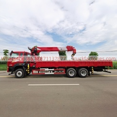 2.重汽豪沃后八轮14吨5节臂随车起重卡车