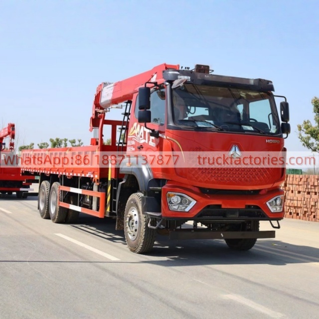 4.重汽后八轮长兴12吨4节臂随车起重卡车