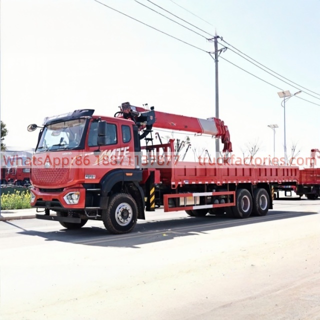 4.重汽后八轮长兴12吨4节臂随车起重卡车