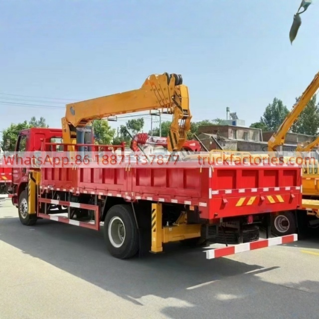 29.柳汽乘龙石煤8吨节六‬臂随车起重卡车