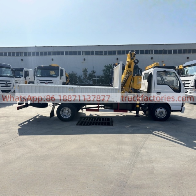 4×2折臂吊马槽货箱轻卡\2、白黄+老3.2折（五十铃）随车起重卡车