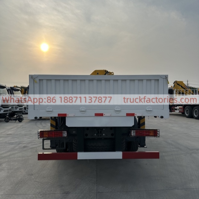 8×4折臂吊马槽货箱\4、重汽豪沃白黄+400折+430马力随车起重卡车