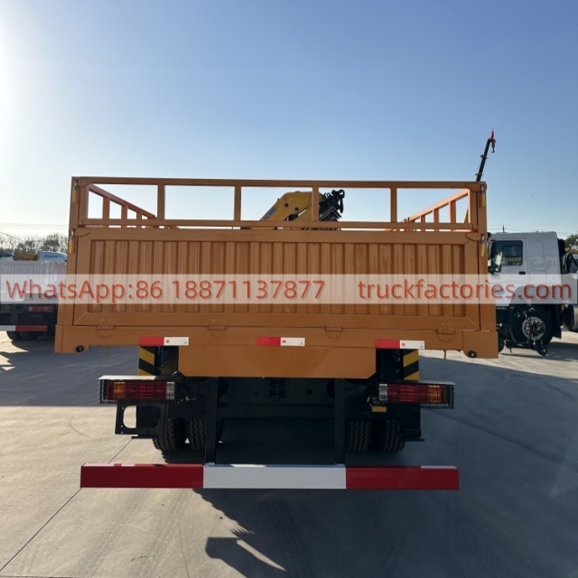 8×4折臂吊马槽货箱\1、陕汽黄黄+450折+F3000随车起重卡车