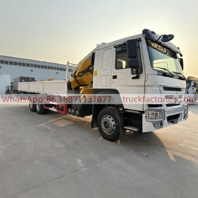 6×4折臂吊马槽货箱重汽\14、重汽豪沃白黄+12折+380马力带护灯罩随车起重卡车