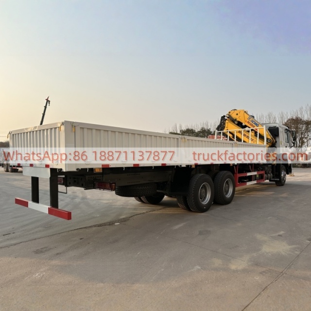 6×4折臂吊马槽货箱重汽\14、重汽豪沃白黄+12折+380马力带护灯罩随车起重卡车