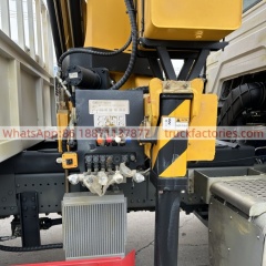 6×4折臂吊马槽货箱重汽\13、重汽豪沃白黄+200折+N系列340马力随车起重卡车