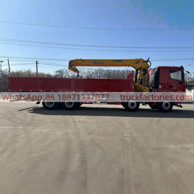 8×4直臂吊马槽货箱\徐工随车起重卡车