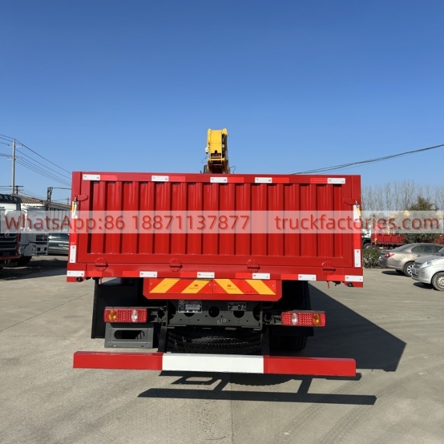 8×4直臂吊马槽货箱\徐工随车起重卡车