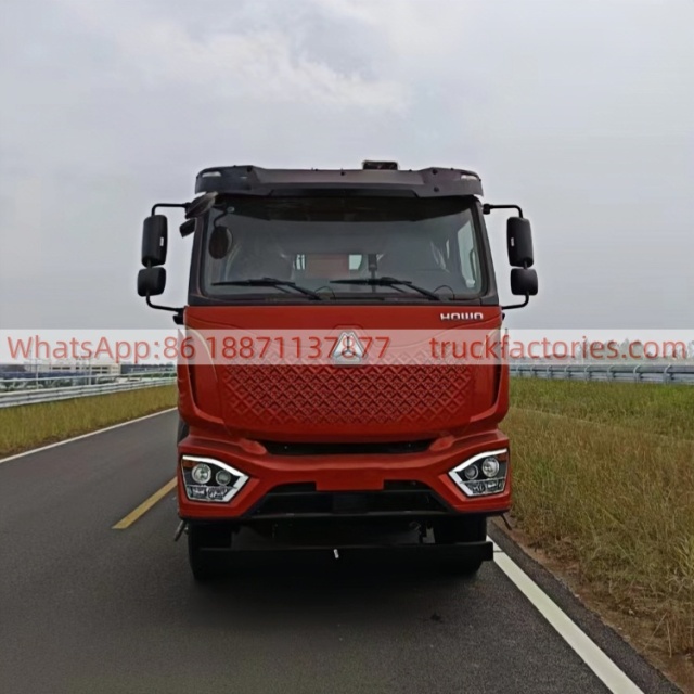 8.重汽豪沃后八轮清障随车起重卡车
