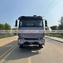 10.重汽豪沃后八轮配徐工14吨5节臂随车起重卡车