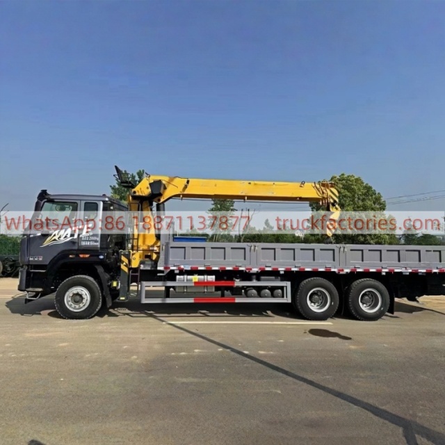 10.重汽豪沃后八轮配徐工14吨5节臂随车起重卡车
