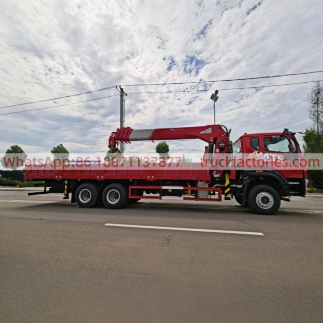 14.重汽豪沃后八轮长兴12吨5节臂随车起重卡车