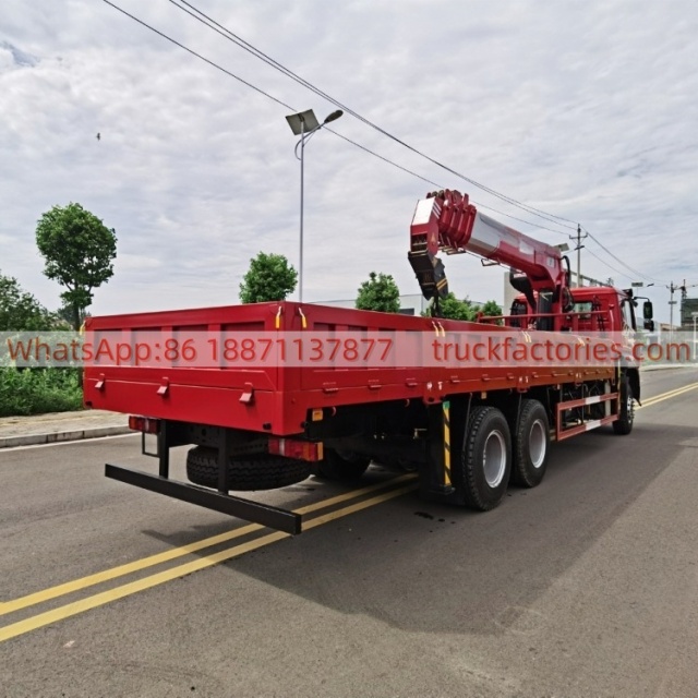 14.重汽豪沃后八轮长兴12吨5节臂随车起重卡车