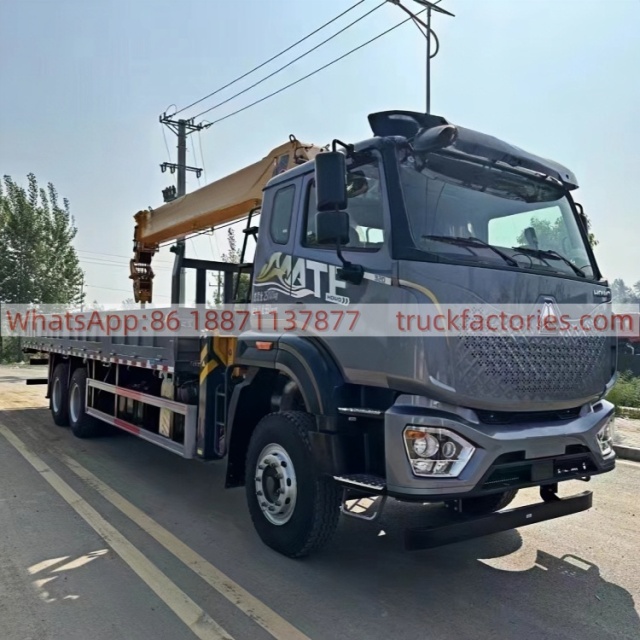 16.重汽后八轮14吨5节臂随车起重卡车