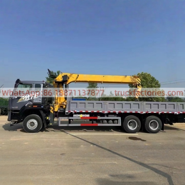 16.重汽后八轮14吨5节臂随车起重卡车