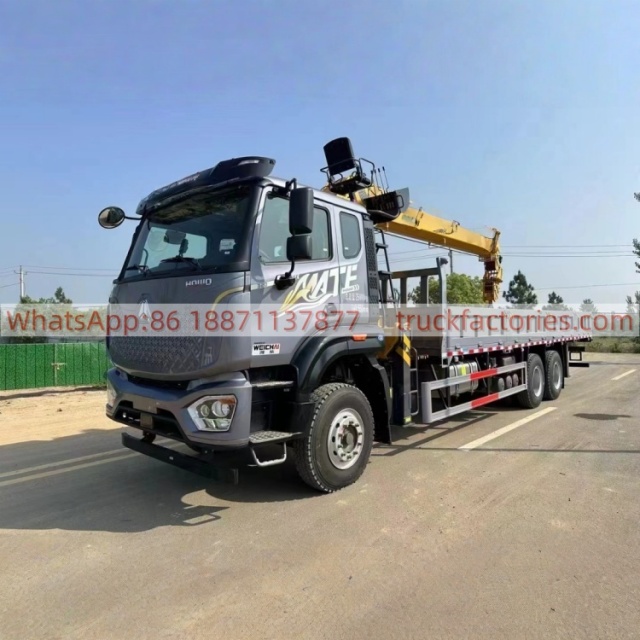 17.重汽豪沃后八轮12吨5节臂随车起重卡车