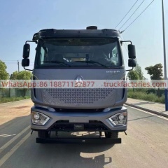 17.重汽豪沃后八轮12吨5节臂随车起重卡车