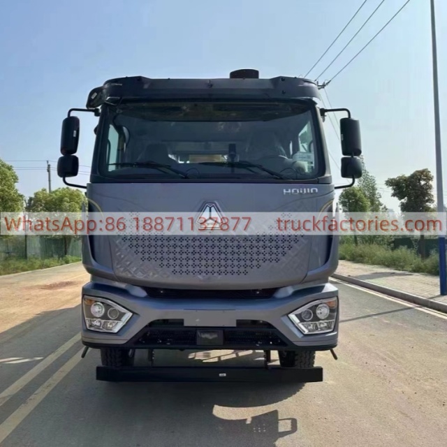 17.重汽豪沃后八轮12吨5节臂随车起重卡车