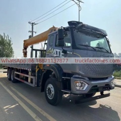 17.重汽豪沃后八轮12吨5节臂随车起重卡车