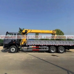 17.重汽豪沃后八轮12吨5节臂随车起重卡车