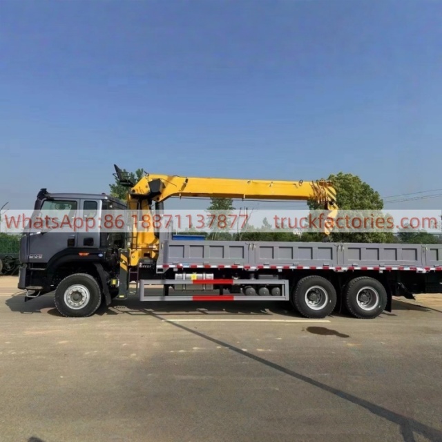 17.重汽豪沃后八轮12吨5节臂随车起重卡车