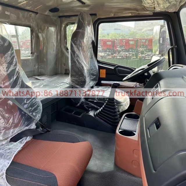 13.重汽豪沃后八轮长兴12吨4节臂短轴距随车起重卡车