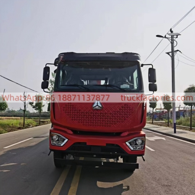 14.重汽后八轮12吨4节臂发财版带爬梯随车起重卡车