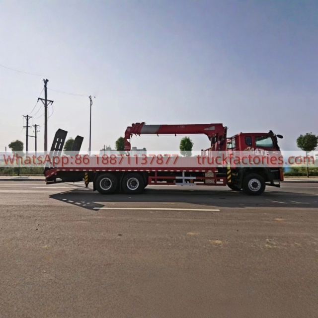 14.重汽后八轮12吨4节臂发财版带爬梯随车起重卡车