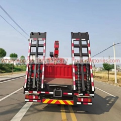 14.重汽后八轮12吨4节臂发财版带爬梯随车起重卡车