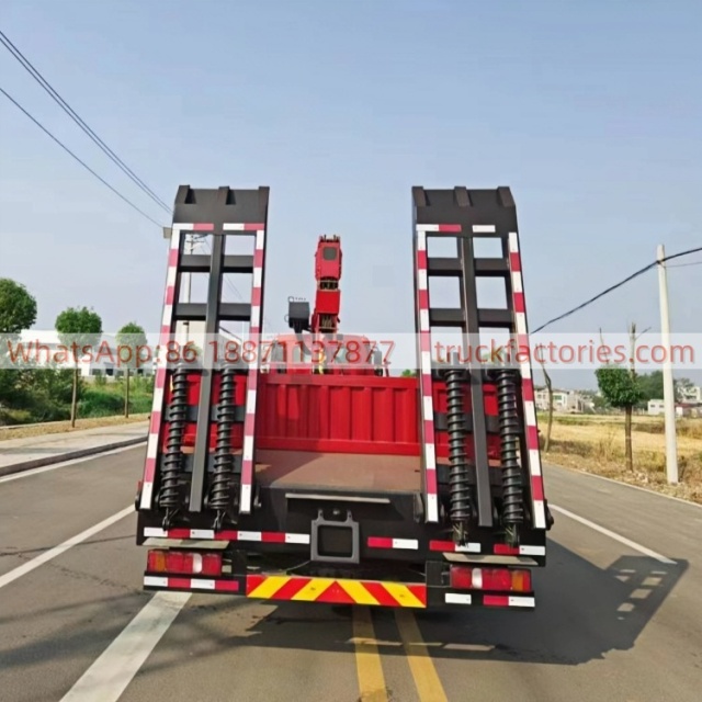 14.重汽后八轮12吨4节臂发财版带爬梯随车起重卡车