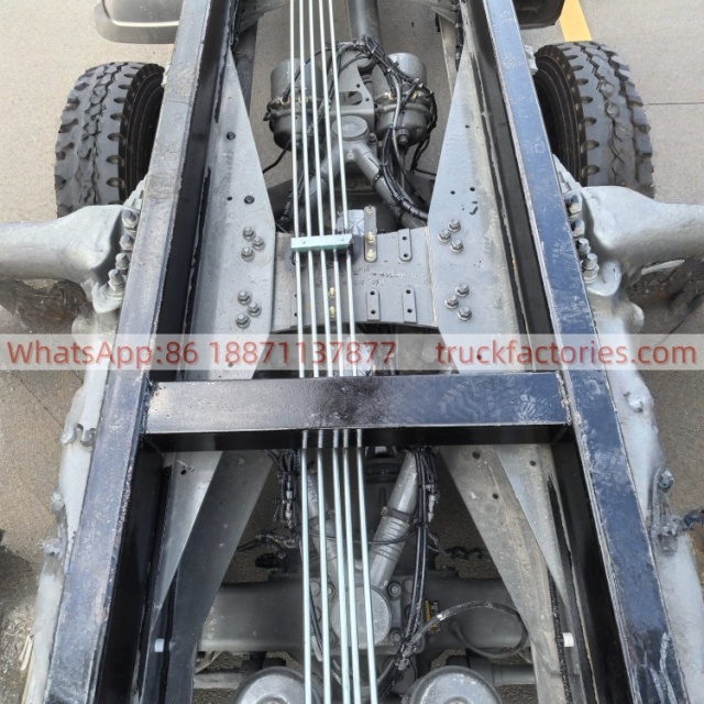 15重汽豪沃前四后八16吨5节臂随车起重卡车