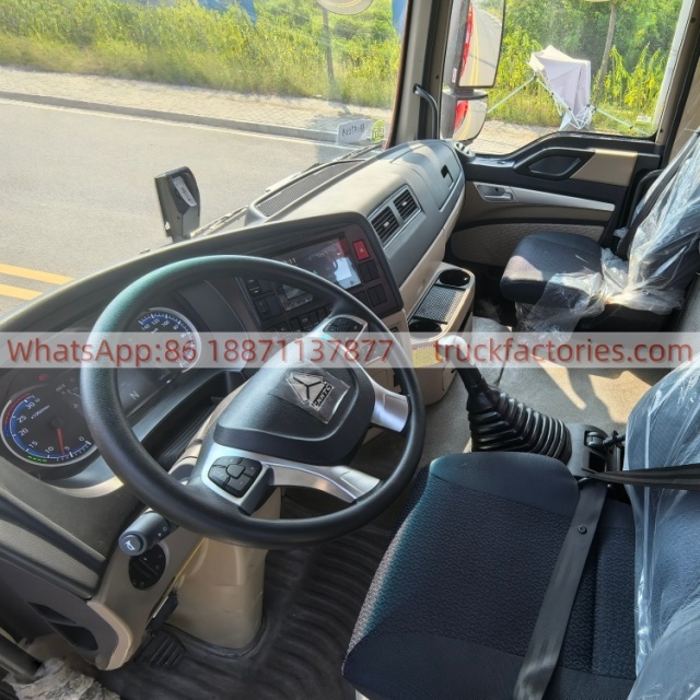 15重汽豪沃前四后八16吨5节臂随车起重卡车