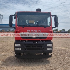 18.重汽豪沃前四后八4吨5节臂平板带爬梯随车起重卡车