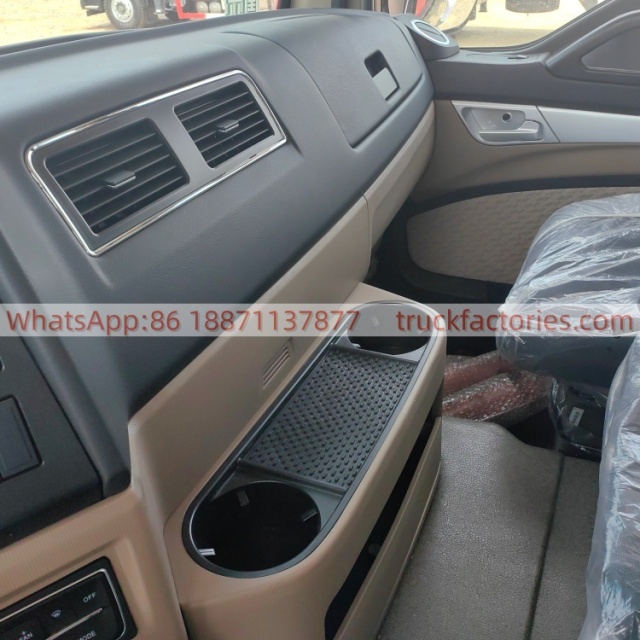 18.重汽豪沃前四后八4吨5节臂平板带爬梯随车起重卡车