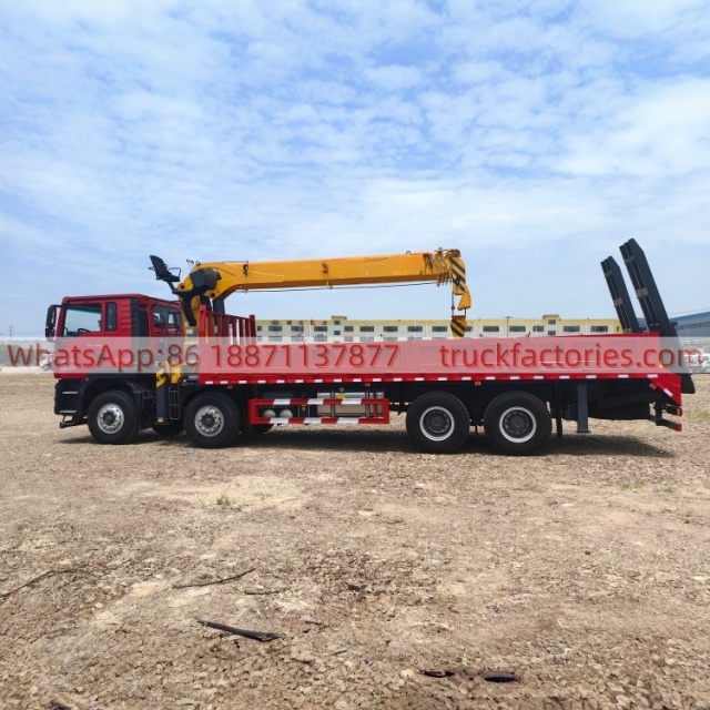 18.重汽豪沃前四后八4吨5节臂平板带爬梯随车起重卡车