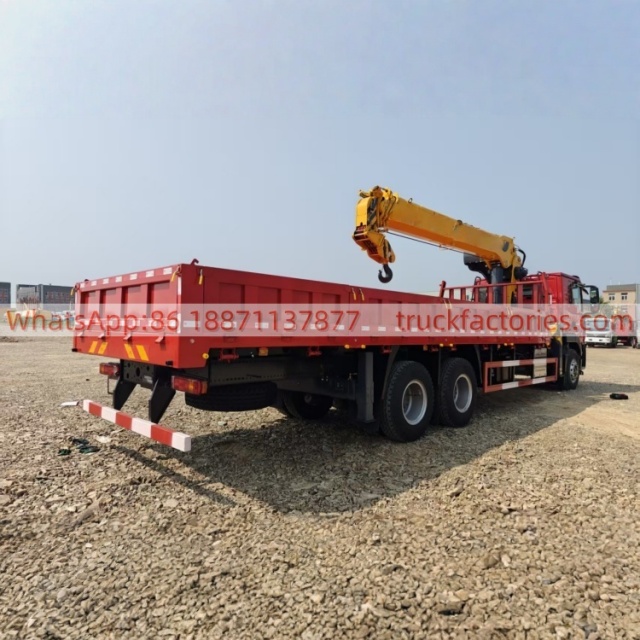 19.重汽豪沃TX320后八轮14吨5节臂随车起重卡车