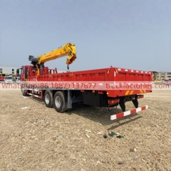 19.重汽豪沃TX320后八轮14吨5节臂随车起重卡车