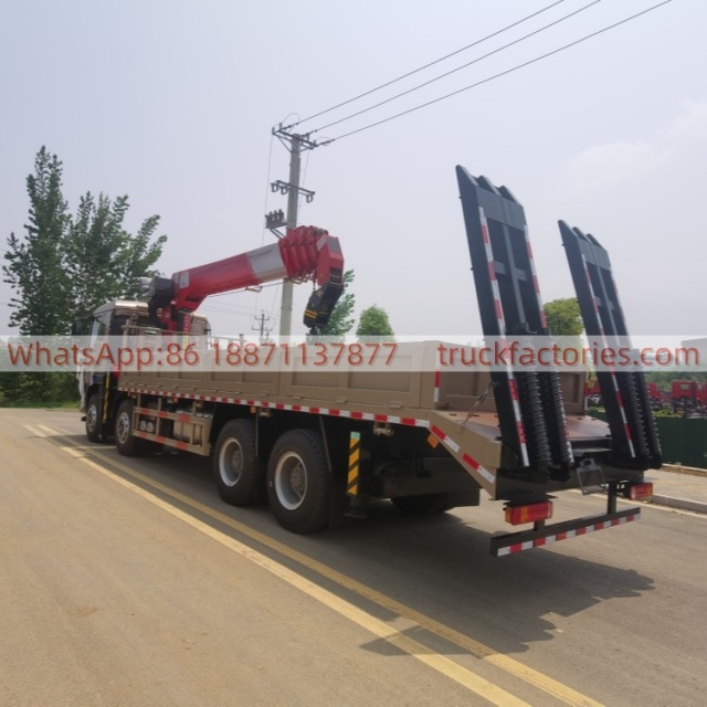 20.重汽豪沃前四后八4吨5节臂平板带爬梯随车起重卡车