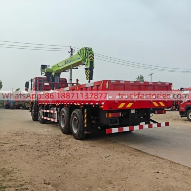 9.陕汽前四后八轮中联16吨5节臂随车起重卡车