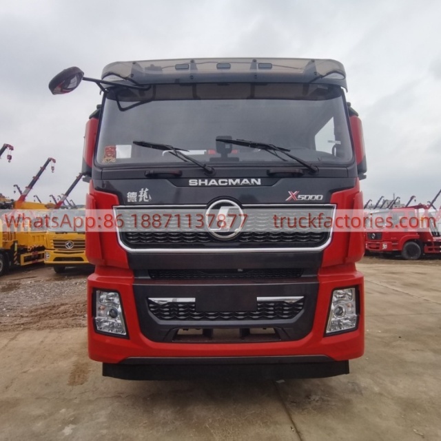 11.陕汽德龙8x4随车起重卡车