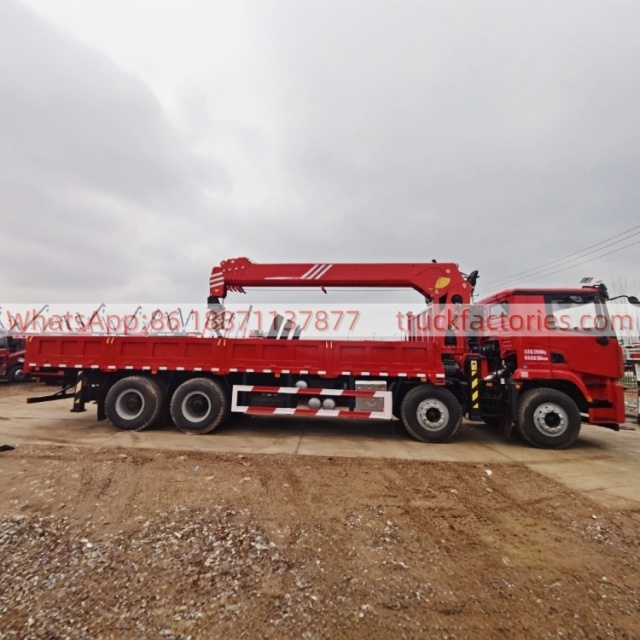 11.陕汽德龙8x4随车起重卡车